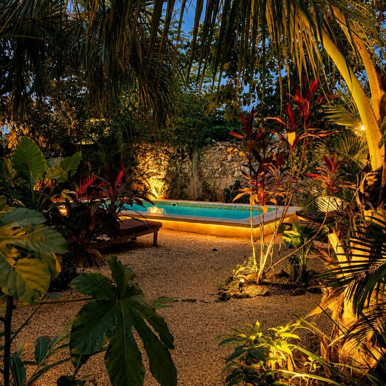 Shamalay - Nomad Experience - Habitación con cama extragrande y vistas a la piscina - 16