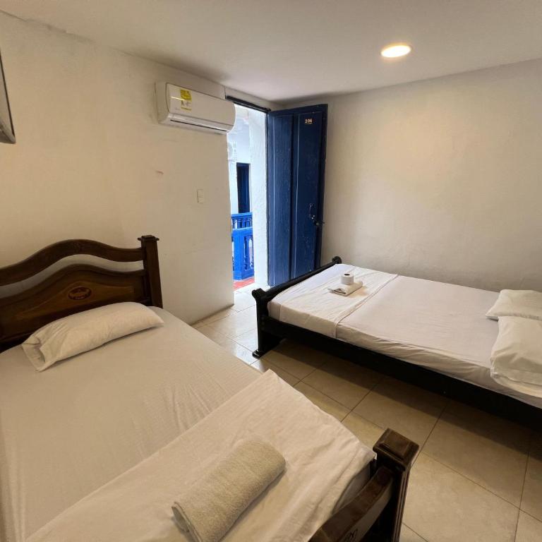 Andalucía Inn - Triple Room with Private Bathroom - 1