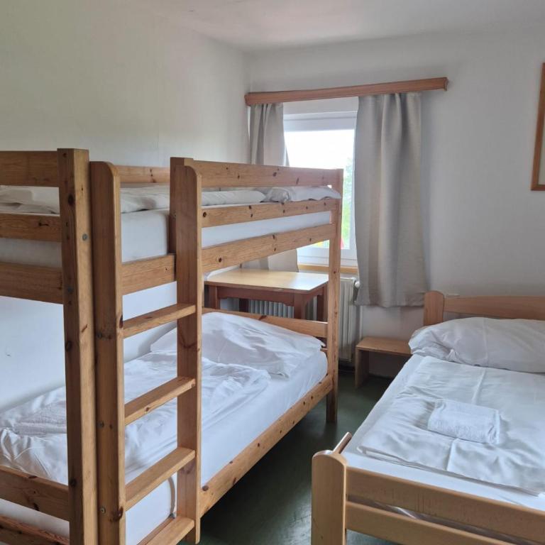 Tauplitzhaus der Naturfreunde - Naturfreundehaus auf der Tauplitzalm - Schutzhütte - Chambre Quadruple - Vue sur Montagnes - 19