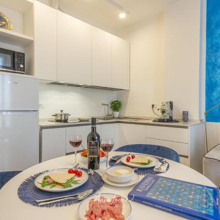 Stella Placidia Prestigious and elegant historic center, parking - Appartamento con 2 Camere da Letto - 55