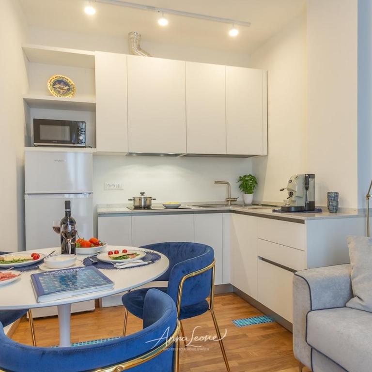 Stella Placidia Prestigious and elegant historic center, parking - Appartamento con 2 Camere da Letto - 84