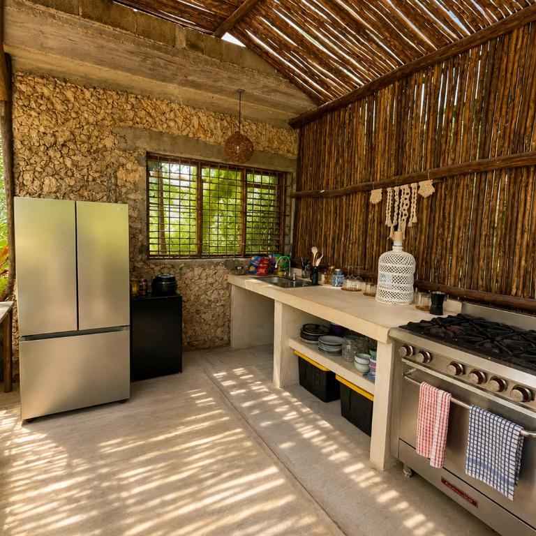 Shamalay - Nomad Experience - Habitación con cama extragrande y vistas a la piscina - 20