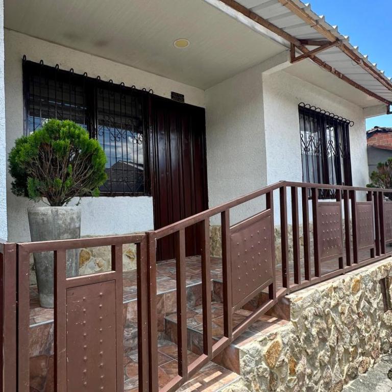 Casa comoda con aire y garaje en La Union Valle - Casa de 2 dormitorios - 20
