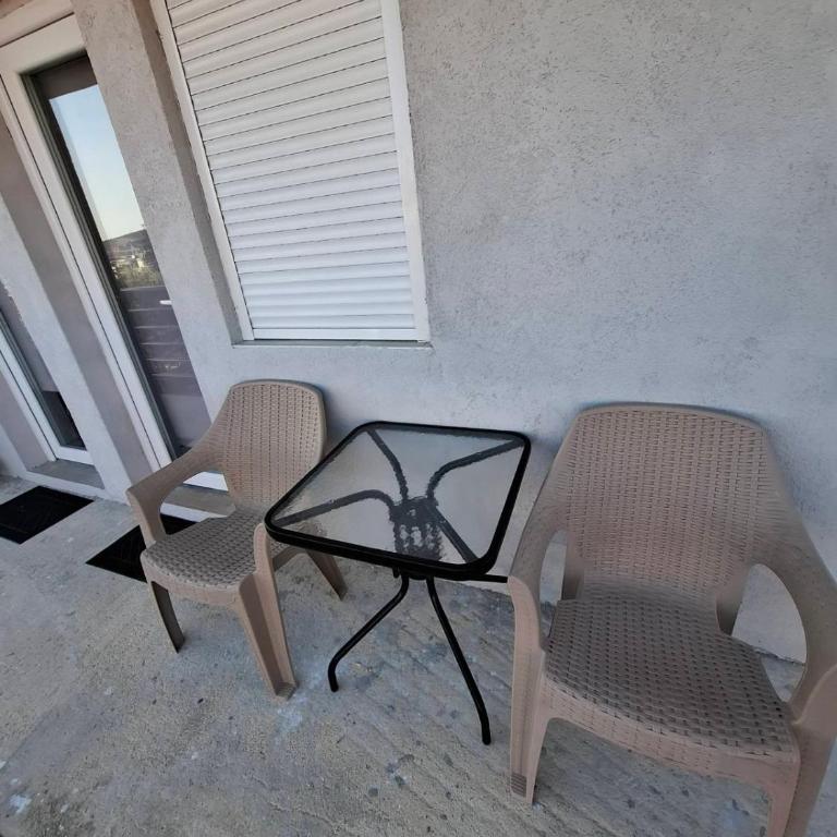 Vaske - Two-Bedroom Apartment with Balcony - 23