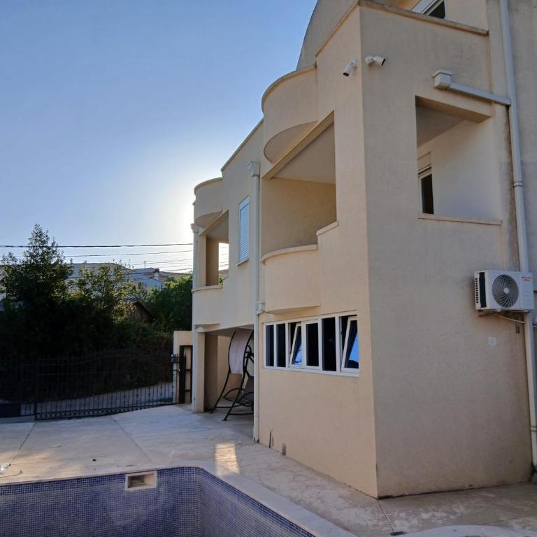 Ilino Pool haus - Apartment mit 2 Schlafzimmern - 31