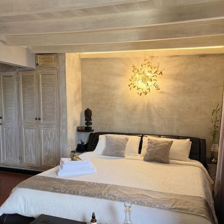 Luxury Penthouse & Jacuzzi Rooftop - Two-Bedroom Apartment - 4