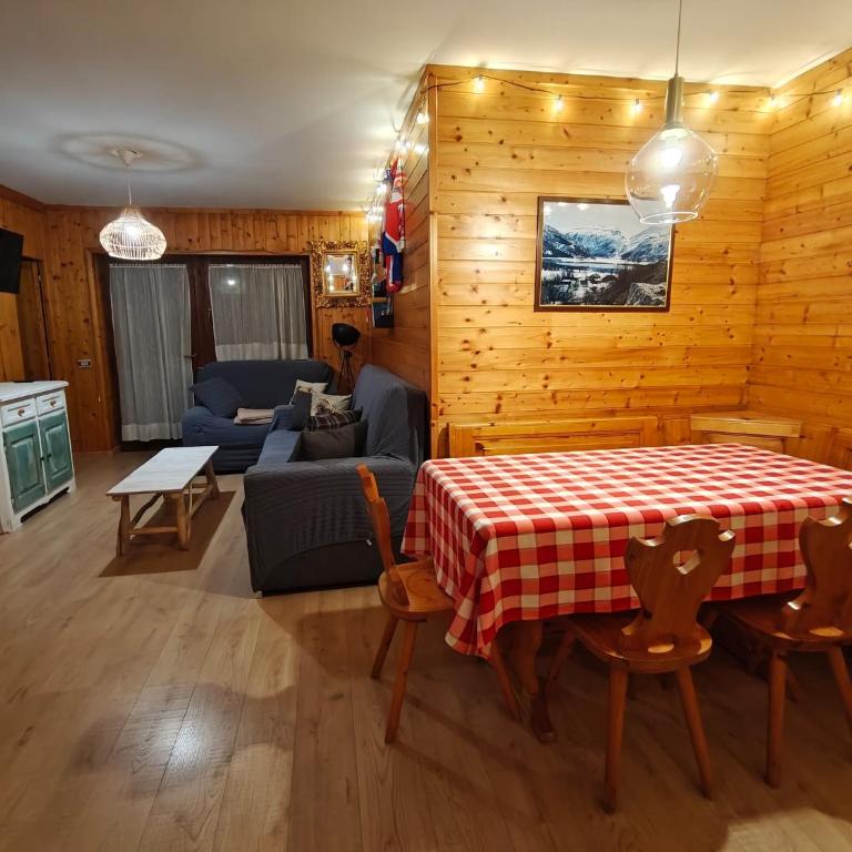 Casa Cesta - Appartamento con 2 Camere da Letto e Balcone - 5