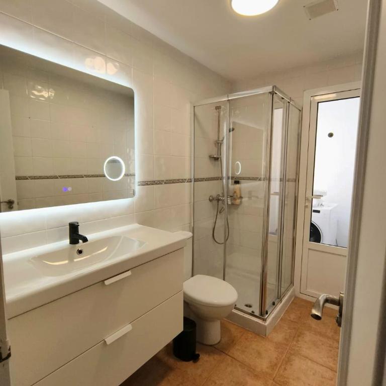 Sueño en el Paraíso - Bright & Modern Apartment with Sea Views & AC - Apartment mit 2 Schlafzimmern, einem Balkon und Meerblick - 10