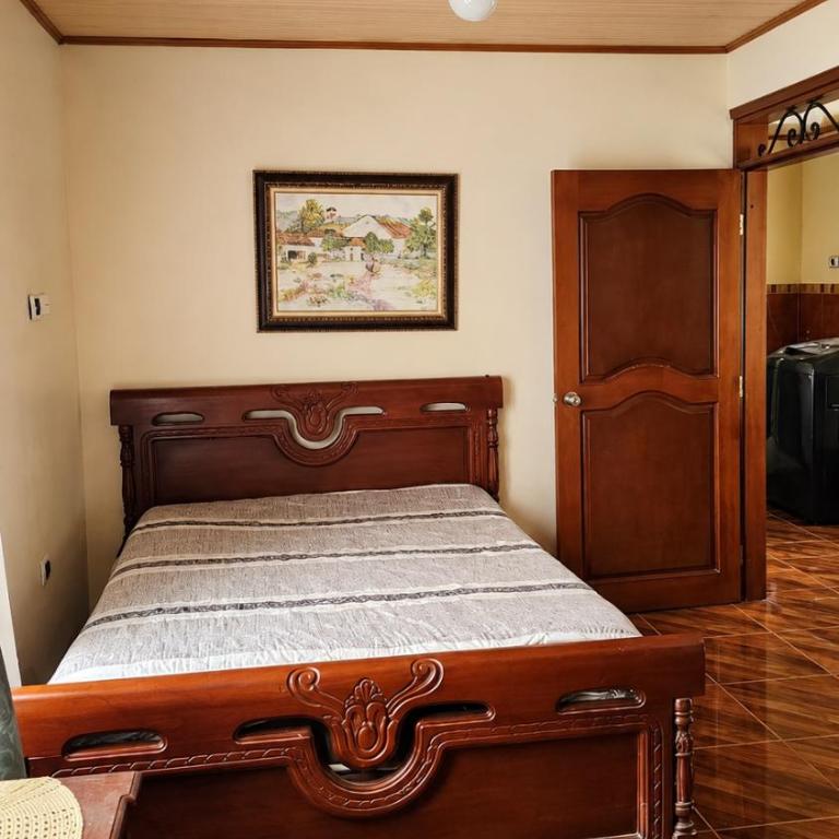 Casa campestre cerca de termales con WiFi y parqueadero - Three-Bedroom Home - 9