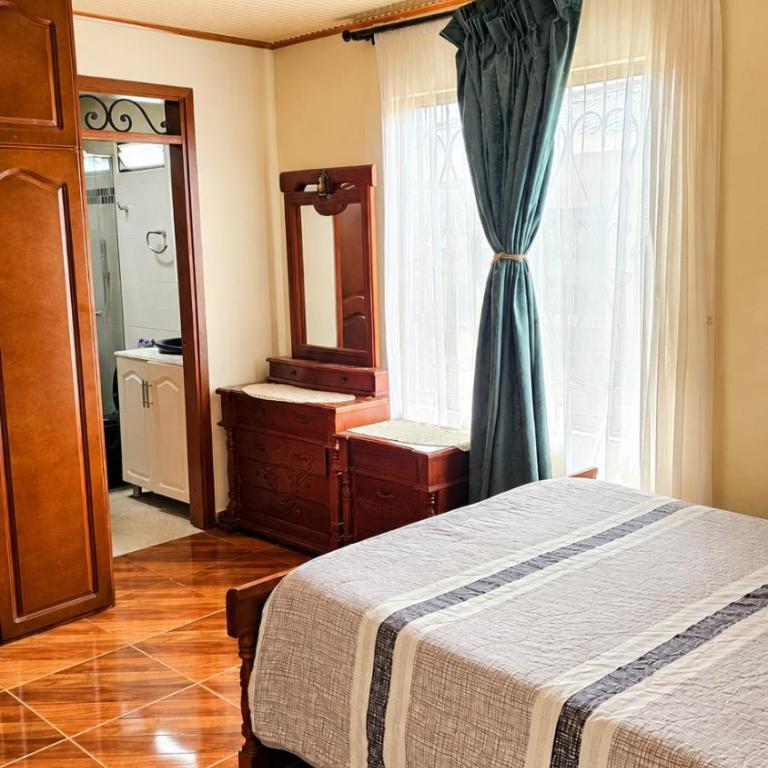 Casa campestre cerca de termales con WiFi y parqueadero - Three-Bedroom Home - 13