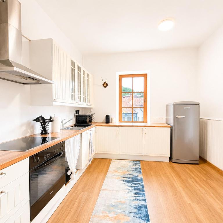 KAISERLICH WOHNEN zentral und am Fluss - Apartment mit 2 Schlafzimmern und Balkon - 5