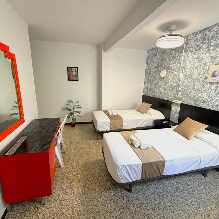 Evans Realty - Hostal - Habitación Doble Deluxe - 2 camas - 2