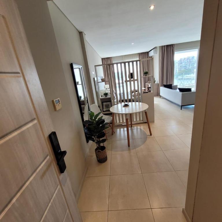 Apart Departamento con balcon al rio en condominio de la bahia de Nordelta loft - One-Bedroom Apartment - 9