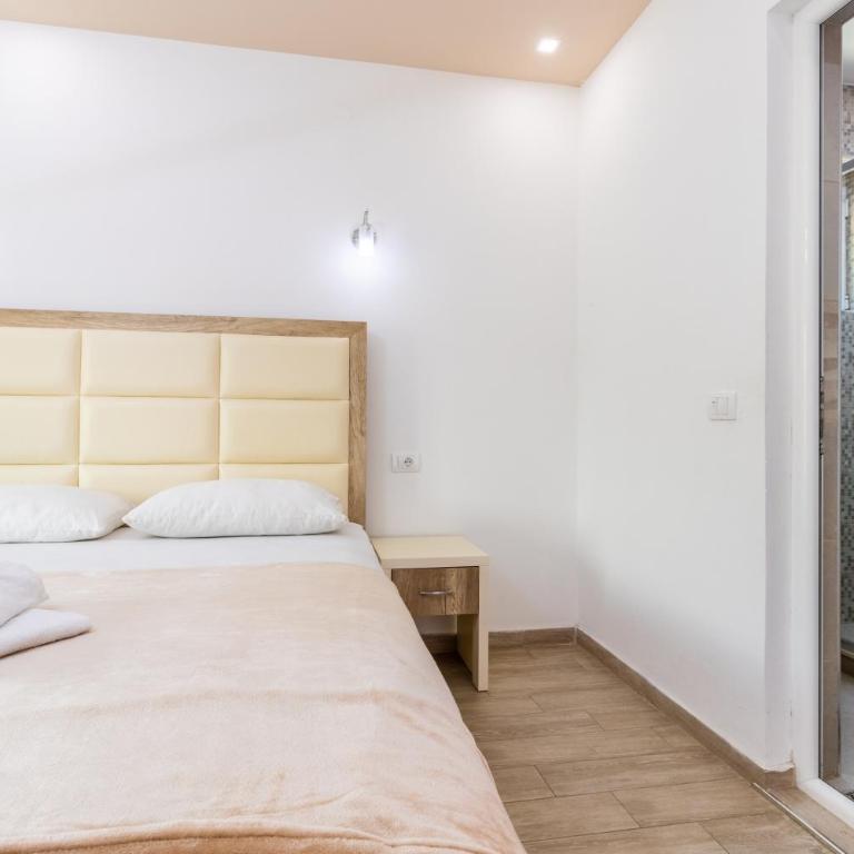 Golden House Apartments - Family Room - 3
