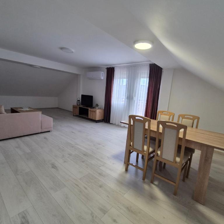 Apartmani Neno - Apartman s 2 Spavaće Sobe sa Balkonom i Terasom - 18