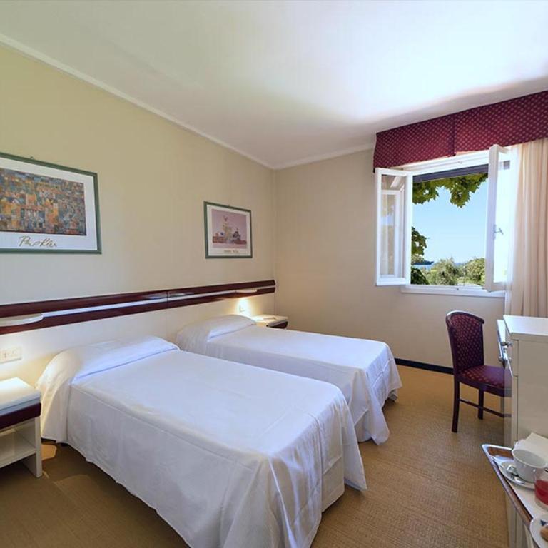 Hotel Fabricia - 2 Camere Matrimoniali Comunicanti - 2