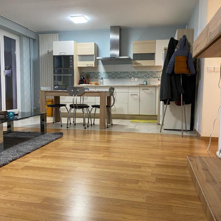 Charment F3 à 8 min de la gare à pied et 1 min du centre - Apartment mit 2 Schlafzimmern - 2