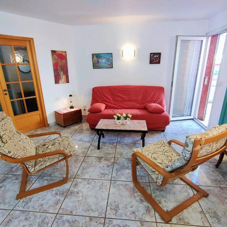Évasion plage : maison avec patio, climatisation, 50 M de la plage 4POIT11 - Two-Bedroom Deluxe Apartment with Garden View - 2