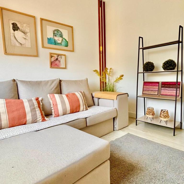 Grey House - Feel The Vibe - Three-Bedroom Apartment - 4