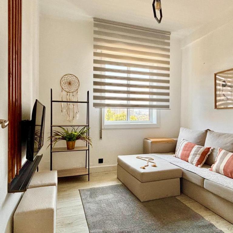 Grey House - Feel The Vibe - Three-Bedroom Apartment - 2