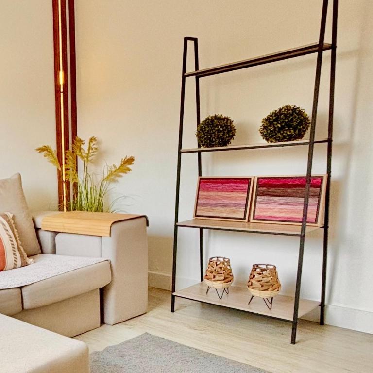 Grey House - Feel The Vibe - Three-Bedroom Apartment - 5