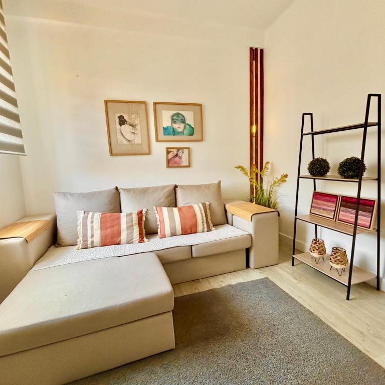 Grey House - Feel The Vibe - Three-Bedroom Apartment - 6