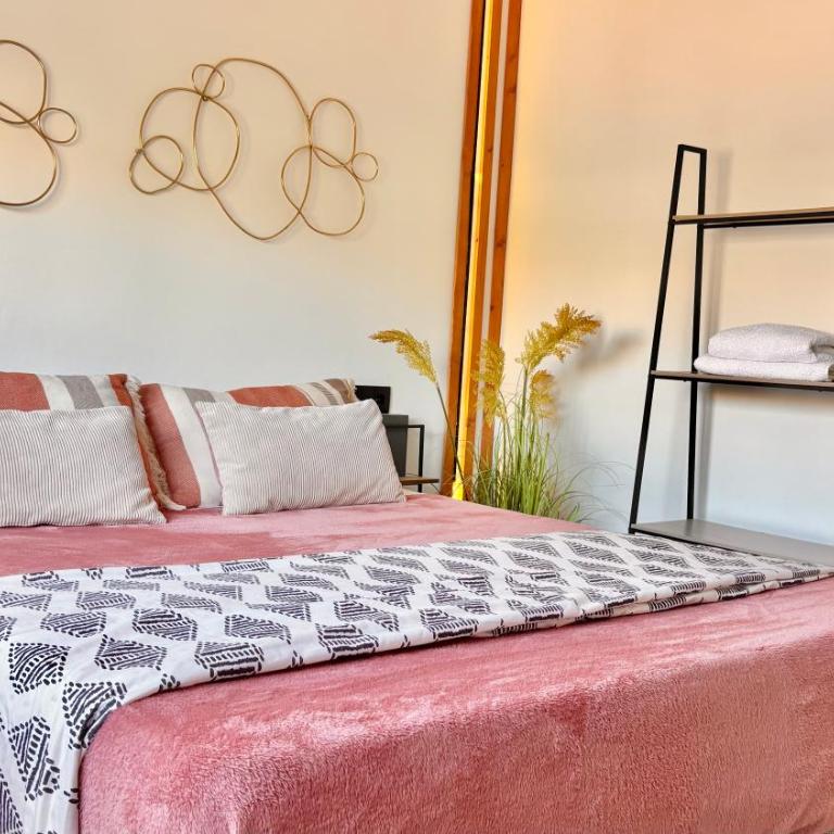 Grey House - Feel The Vibe - Three-Bedroom Apartment - 7