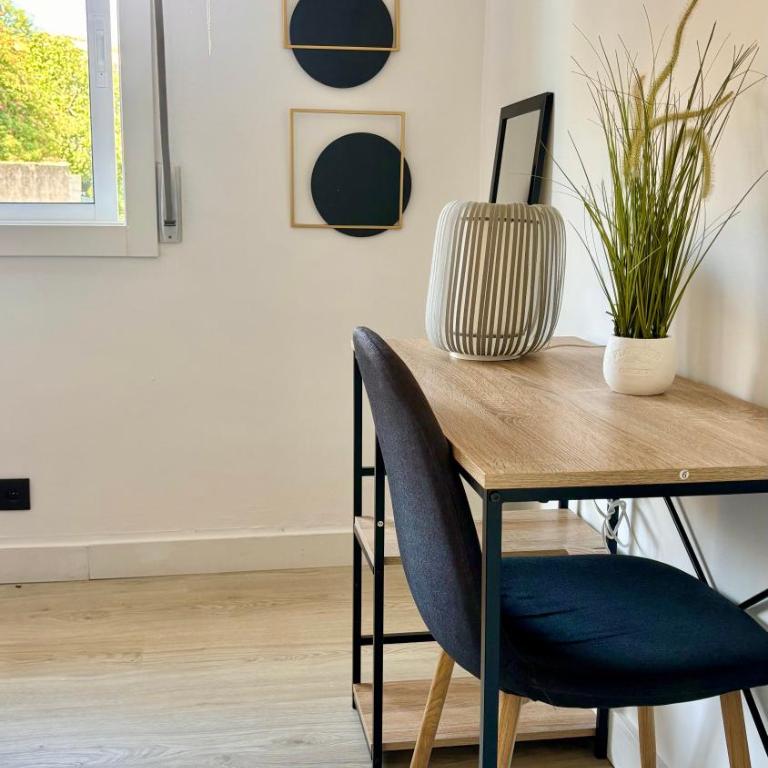 Grey House - Feel The Vibe - Three-Bedroom Apartment - 8