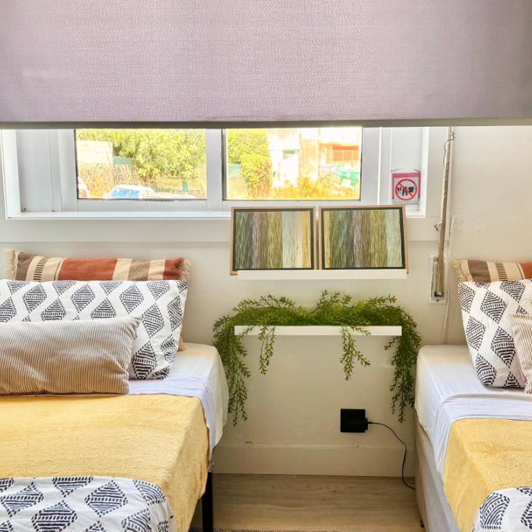 Grey House - Feel The Vibe - Three-Bedroom Apartment - 14