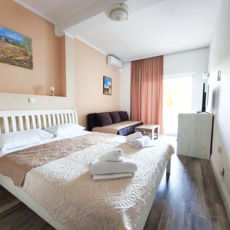 Apartments Art - Dvokrevetna Soba sa Bračnim Krevetom i Pogledom na More - 1