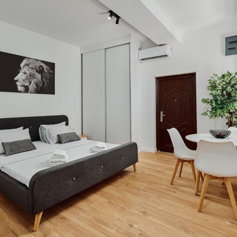 Modern Studio Old Town by MN Property - Studio Apartment with One Double Bed - 1