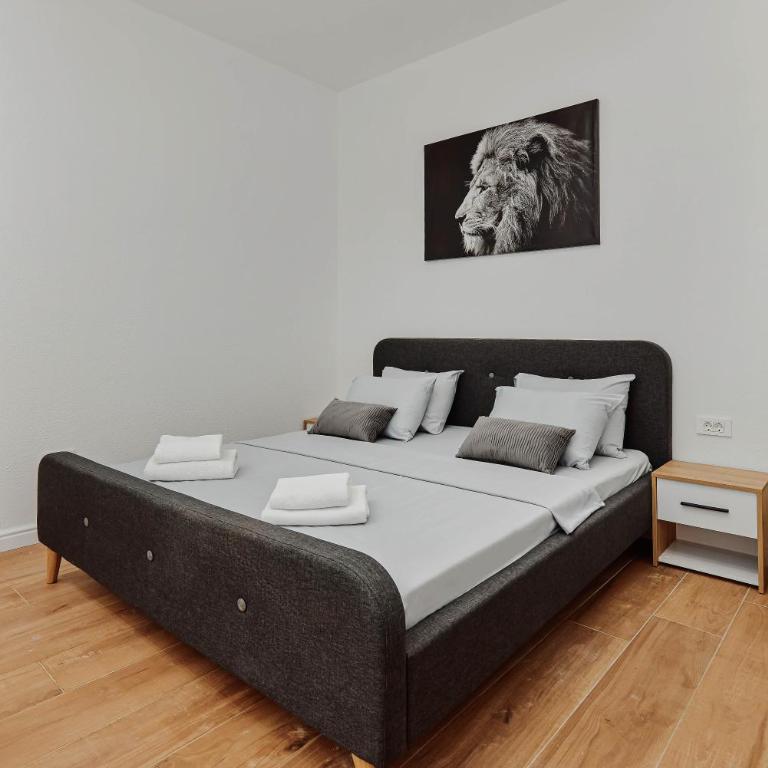 Modern Studio Old Town by MN Property - Studio Apartment with One Double Bed - 2