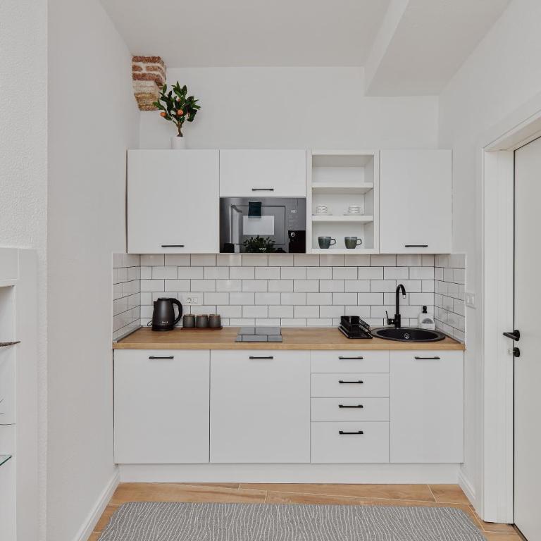 Modern Studio Old Town by MN Property - Studio Apartment with One Double Bed - 8