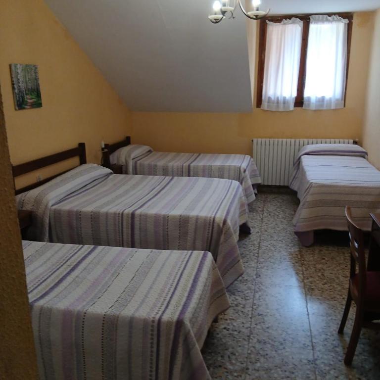 El Chate - Family Room - 4