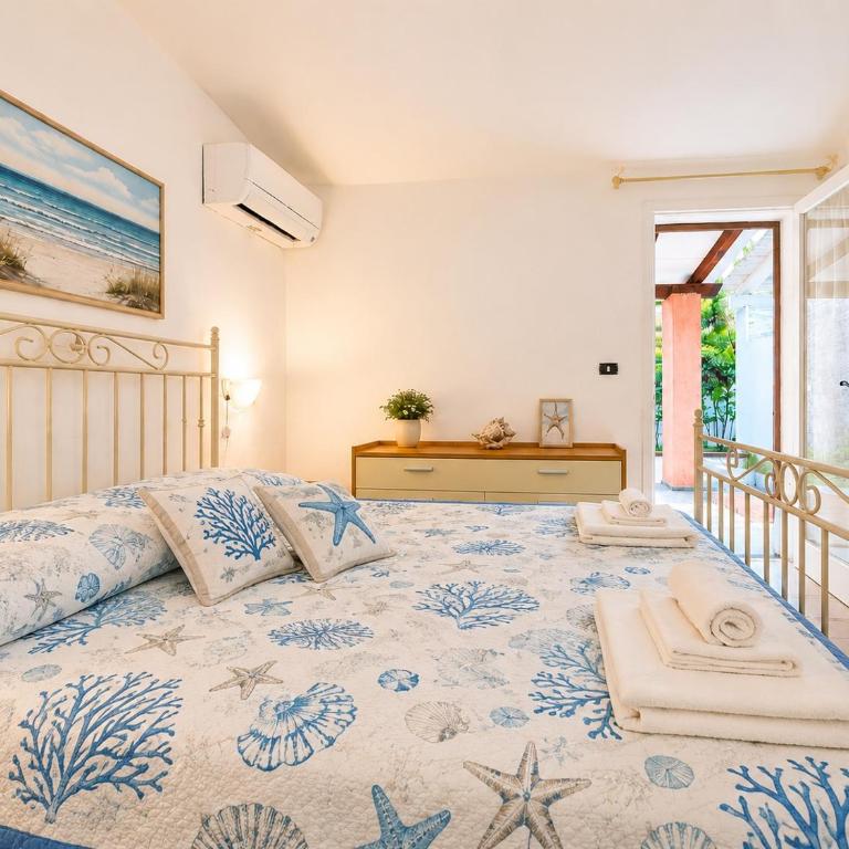 Conchiglia Family & Pet Friendly - Fenced Garden - 2BR - Near the Sea - Wi-Fi - AC - BBQ - Casa con 2 Camere da Letto - 4