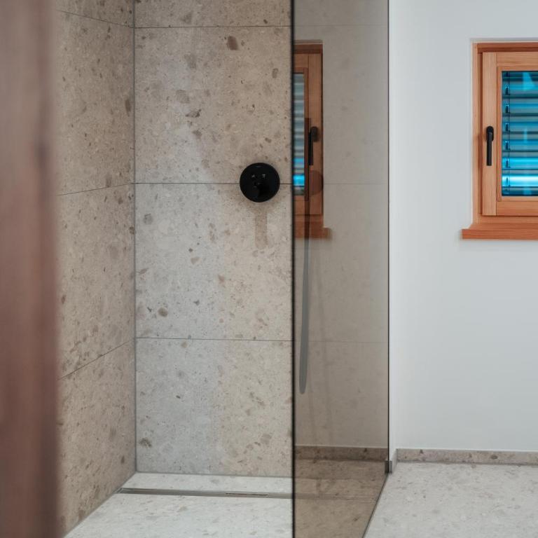 Weiße Wand - Apartment mit 2 Schlafzimmern - 4
