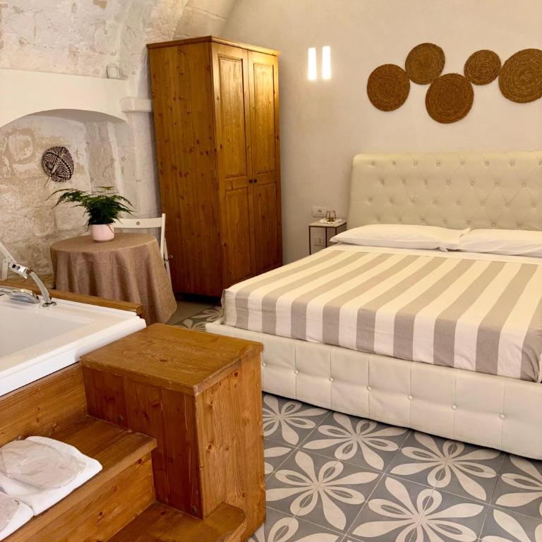 Nenetta Rooms & Suites Monopoli - Camera Matrimoniale con Vasca Idromassaggio - 4