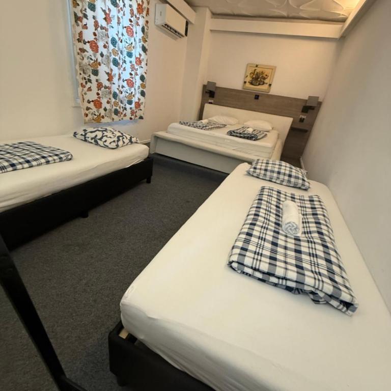 HOSTEL LOVELY ROOMS CITY CENTER, shared Bathroom - Deluxe Room - 8