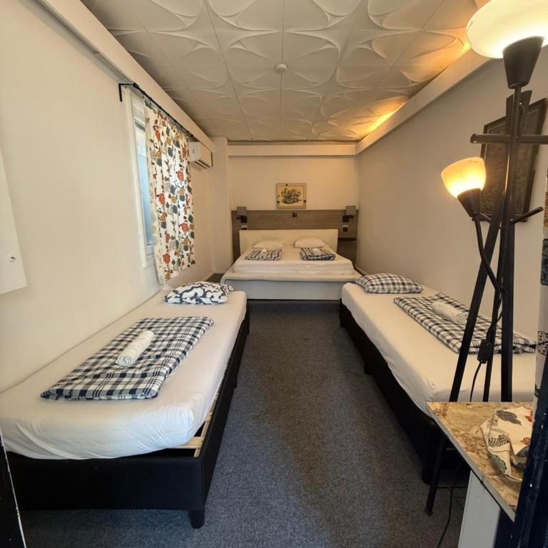HOSTEL LOVELY ROOMS CITY CENTER, shared Bathroom - Deluxe Room - 9