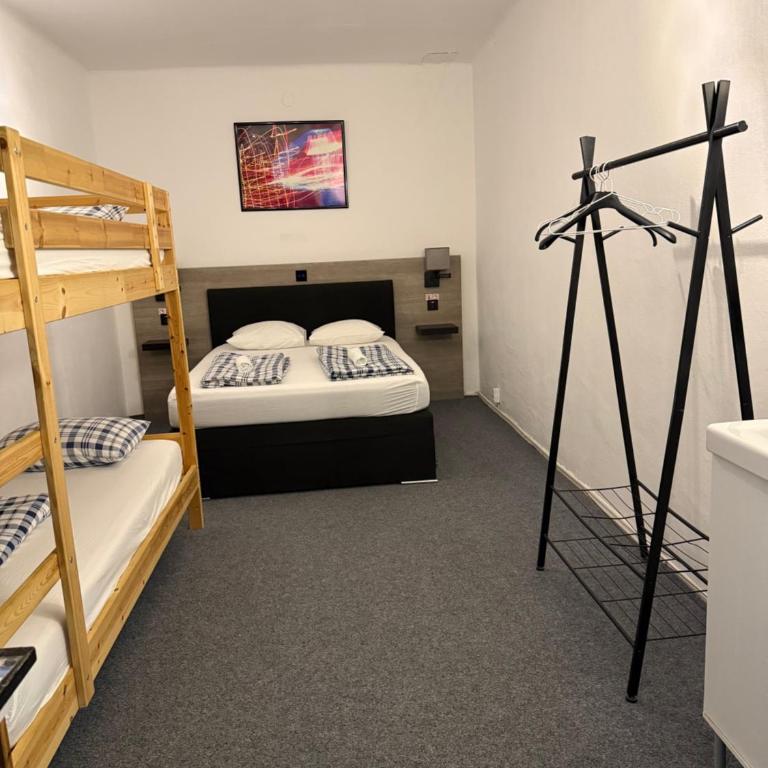 HOSTEL LOVELY ROOMS CITY CENTER, shared Bathroom - Economy Quadruple Room with Shared Bathroom - 8