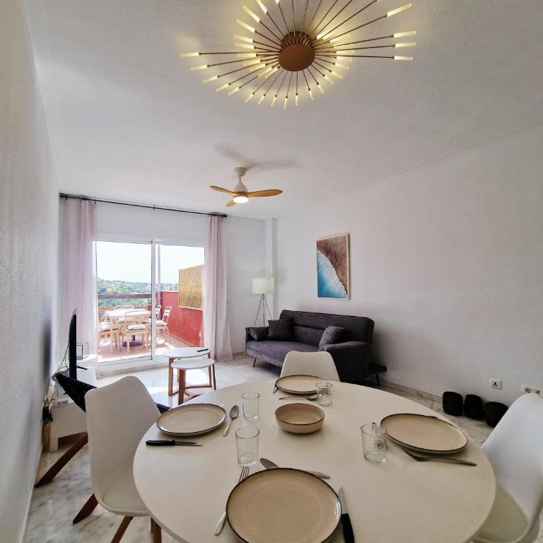 Reserva Rooftop Retreat 2BR Penthouse with Private Rooftop, 2 Pools, Parking & AC - Apartamento de 2 dormitorios con vistas a la montaña - 21