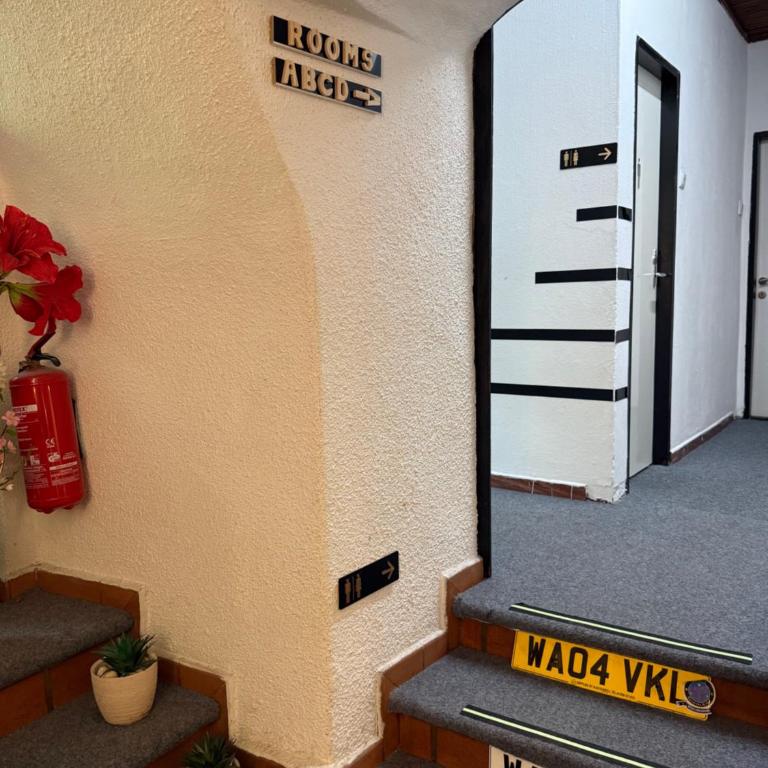 HOSTEL LOVELY ROOMS CITY CENTER, shared Bathroom - Economy Quadruple Room with Shared Bathroom - 4