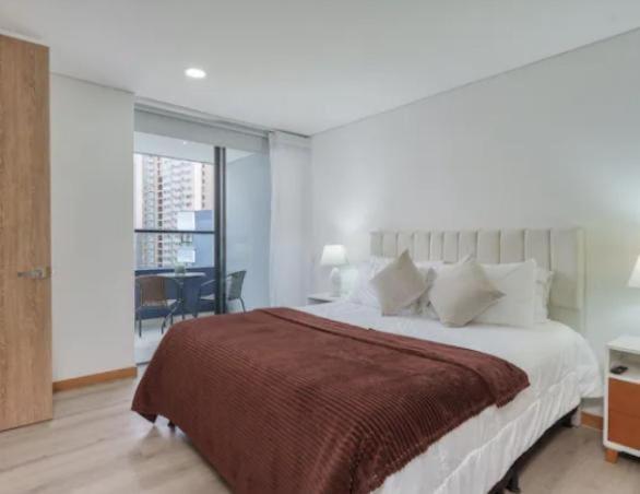 Espectacular apartamento con la mejor vista, Poblado Medellin - Three-Bedroom Apartment - 9