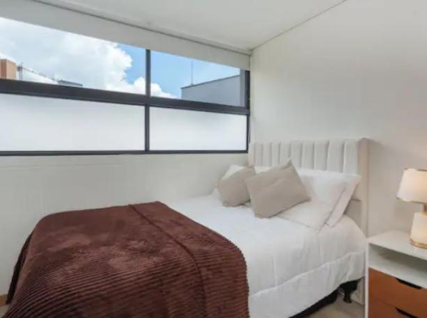 Espectacular apartamento con la mejor vista, Poblado Medellin - Three-Bedroom Apartment - 10