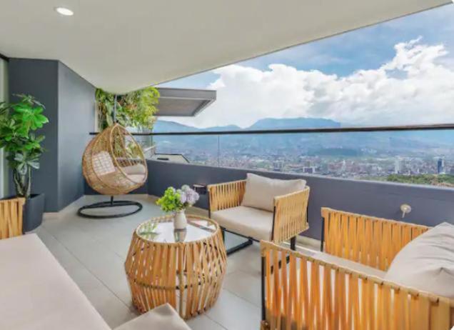 Espectacular apartamento con la mejor vista, Poblado Medellin - Three-Bedroom Apartment - 14