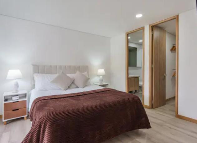 Espectacular apartamento con la mejor vista, Poblado Medellin - Three-Bedroom Apartment - 23