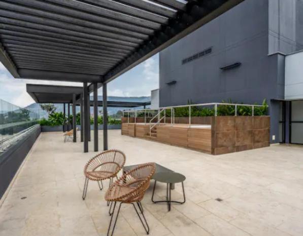 Espectacular apartamento con la mejor vista, Poblado Medellin - Three-Bedroom Apartment - 25