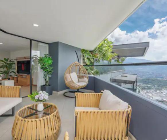 Espectacular apartamento con la mejor vista, Poblado Medellin - Three-Bedroom Apartment - 28