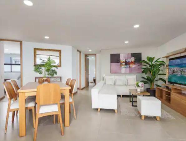 Espectacular apartamento con la mejor vista, Poblado Medellin - Three-Bedroom Apartment - 33