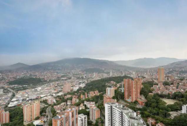 Espectacular apartamento con la mejor vista, Poblado Medellin - Three-Bedroom Apartment - 34